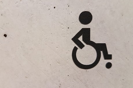爬梯轮椅价格(2021年爬梯轮椅价格一览，助力残障人士实现自由出行)