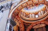 见证历史与信仰的中心: 罗马教宗